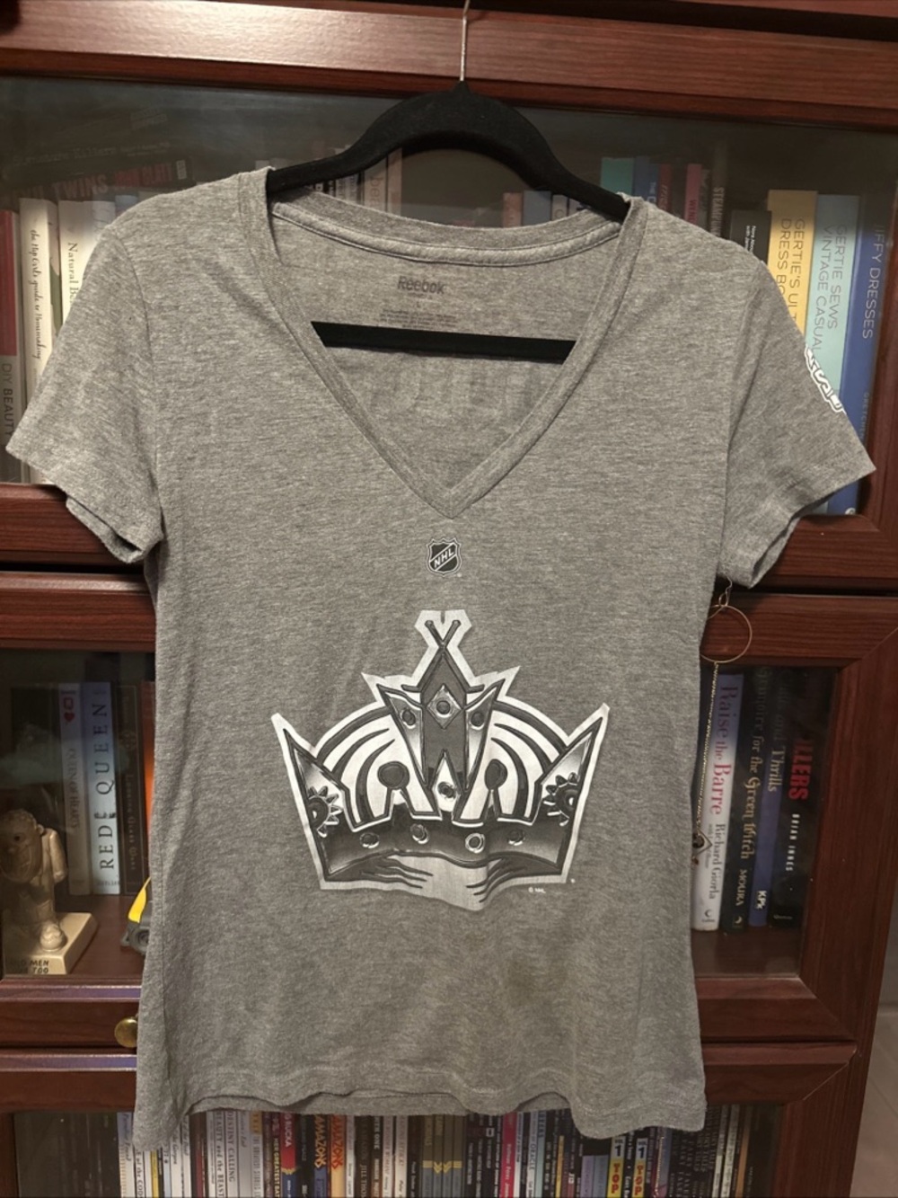 Reebok Women’s Grey V-Neck T-Shirt with Los Angeles Kings Logo